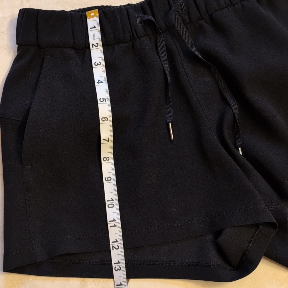 Lululemon On The Fly Short Black Travel Woven Fabric Wrinkle Resistant Size 10 - Picture 7 of 9